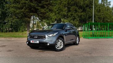 - Infiniti FX35 2010