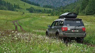 SUV   Toyota Sequoia 2002 , 3200000 , 