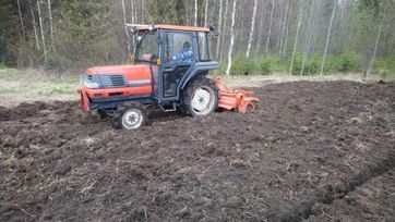 - Kubota GL240 1999 , 1530000 , 