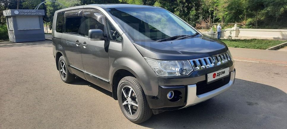 Минивэн или однообъемник Mitsubishi Delica D:5 2013 года, 1630000 рублей, 