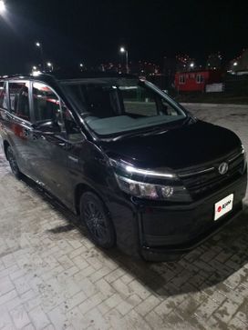    Toyota Voxy 2014 , 1900000 , 