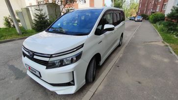    Toyota Voxy 2014 , 1690000 , 