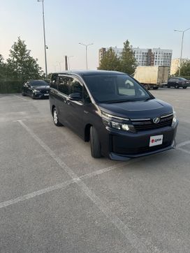    Toyota Voxy 2014 , 2199000 , 