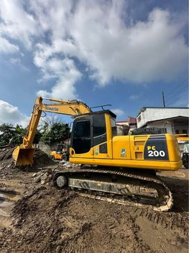   Komatsu PC200-8 2022 , 8000000 , 