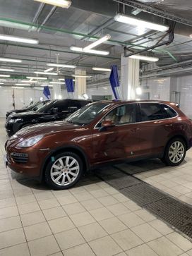 SUV   Porsche Cayenne 2011 , 1800000 , 