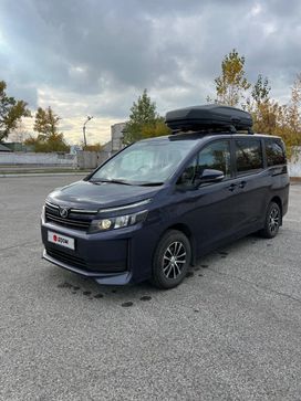    Toyota Voxy 2015 , 1800000 , 