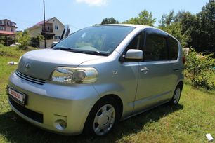  3  Toyota Porte 2009 , 800000 , 