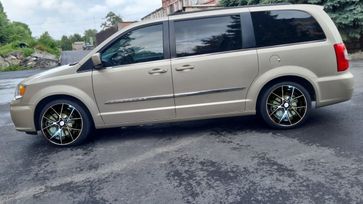    Chrysler Town and Country 2012 , 1750000 , 