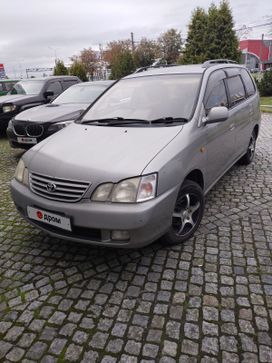    Toyota Gaia 2000 , 570000 , 