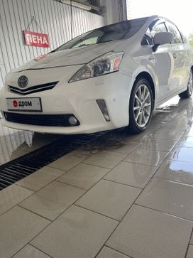    Toyota Prius v 2013 , 1600000 , 