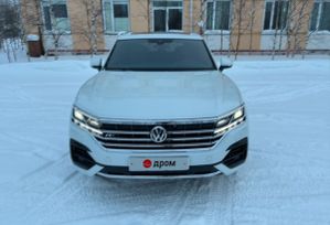 SUV   Volkswagen Touareg 2019 , 6400000 , 