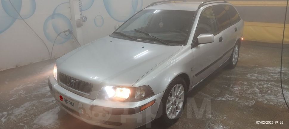  Volvo V40 2001 , 440000 , 