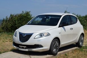  Chrysler Ypsilon 2013 , 905000 , 