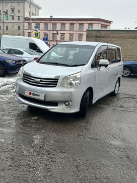    Toyota Noah 2010 , 1490000 , 