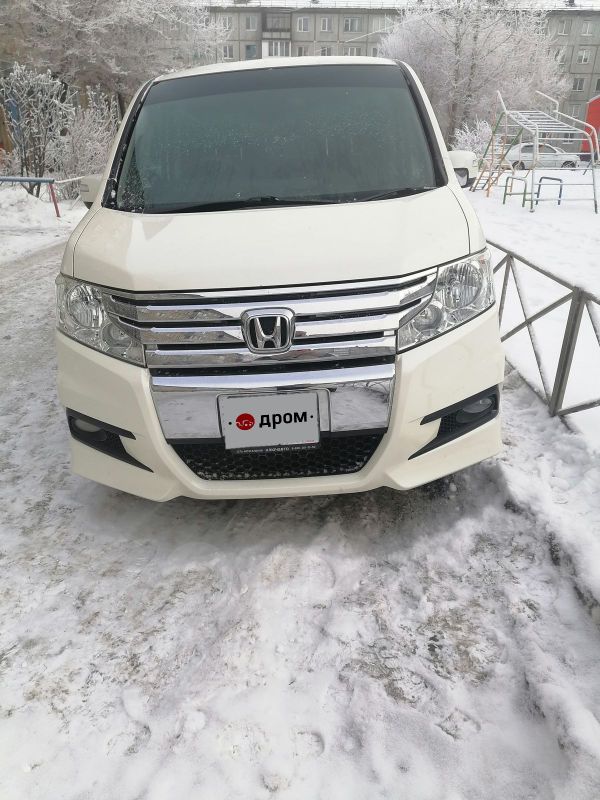 Минивэн или однообъемник Honda Stepwgn 2011 года, 1780000 рублей, 