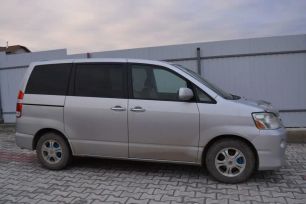    Toyota Noah 2007 , 595000 , 
